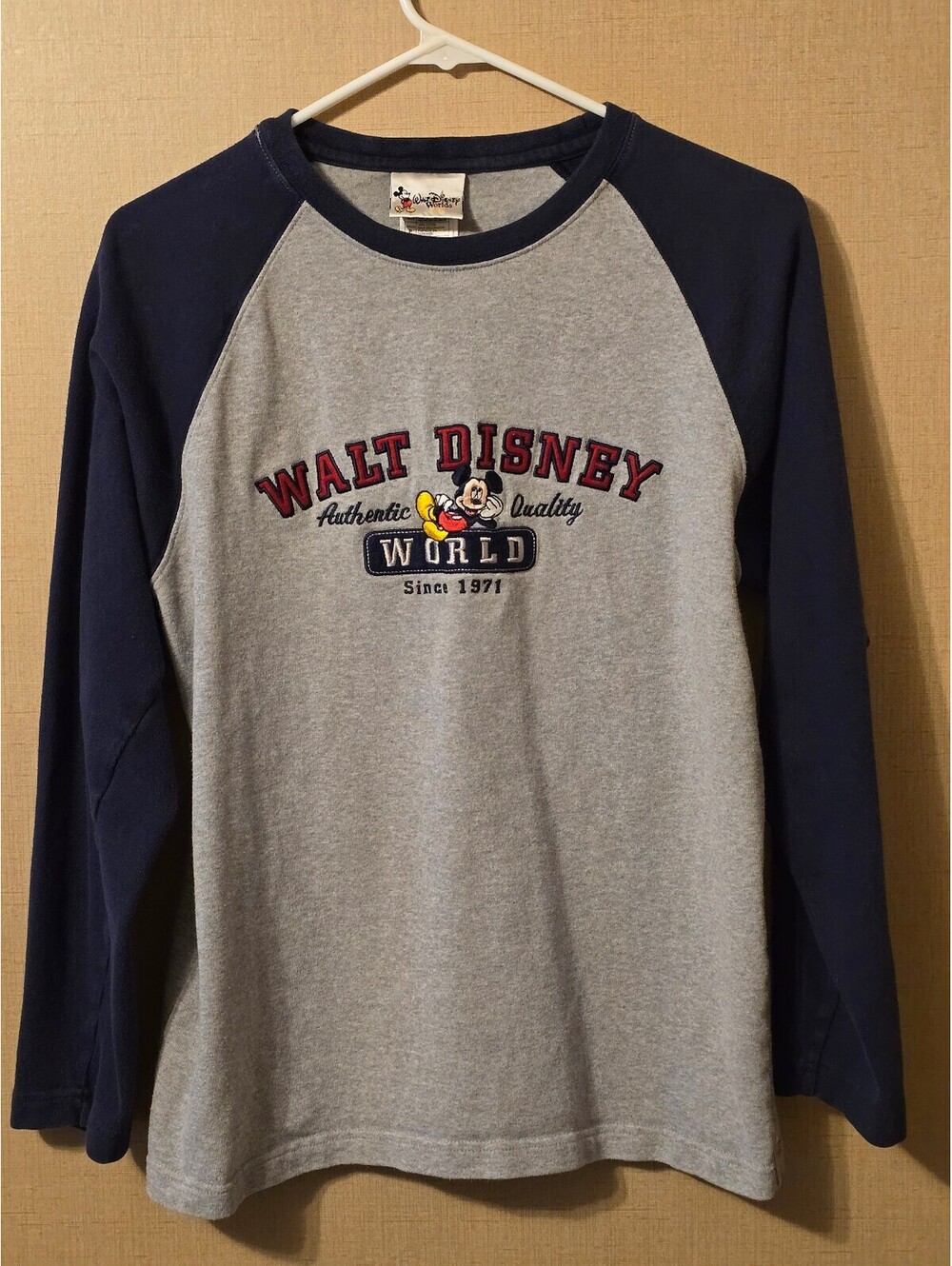 Vintage Walt Disney World Mickey Mouse Raglan Shirt Embroidered Y2K Gray Small - Picture 2 of 5